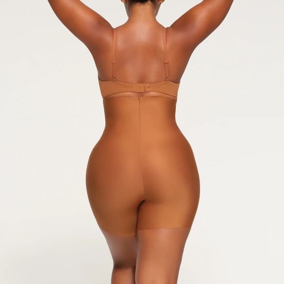 {SKIMS} BODY HIGH-WAISTED MID THIGH SHORT [BRONZE] - Picture 3 of 5